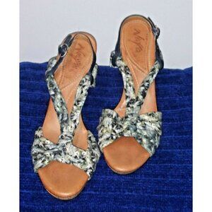 Anthropologie Naya WIND sandals 8M heels fabric white black bluish slingback